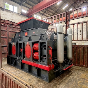 2PG400x400對輥破碎機生產線發往非洲馬達加斯加