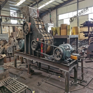 無篩底雙級破碎機發貨 中型破碎機發往云南