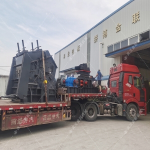 1000*700液壓對輥制砂機，1210反擊破發往四川