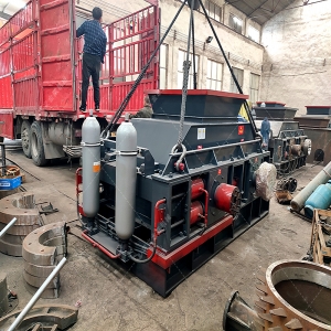 大型全自動液壓對輥制砂機發往四川成都