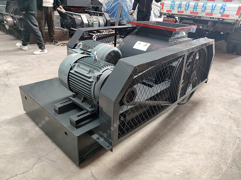 煤矸石雙齒輥破碎機(jī)的出料粒度能達(dá)到多少？產(chǎn)量多大？