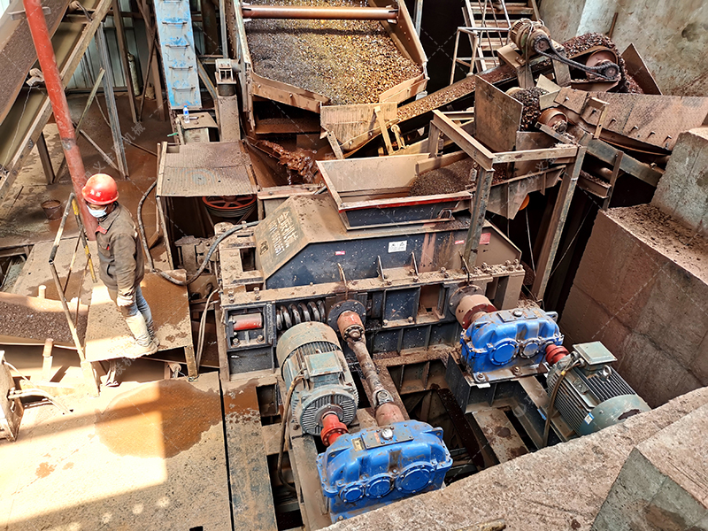 對輥機(jī)日產(chǎn)量多少?能出3mm以下機(jī)制砂嗎? 對輥機(jī)日產(chǎn)量多少?能出3mm以下機(jī)制砂嗎?