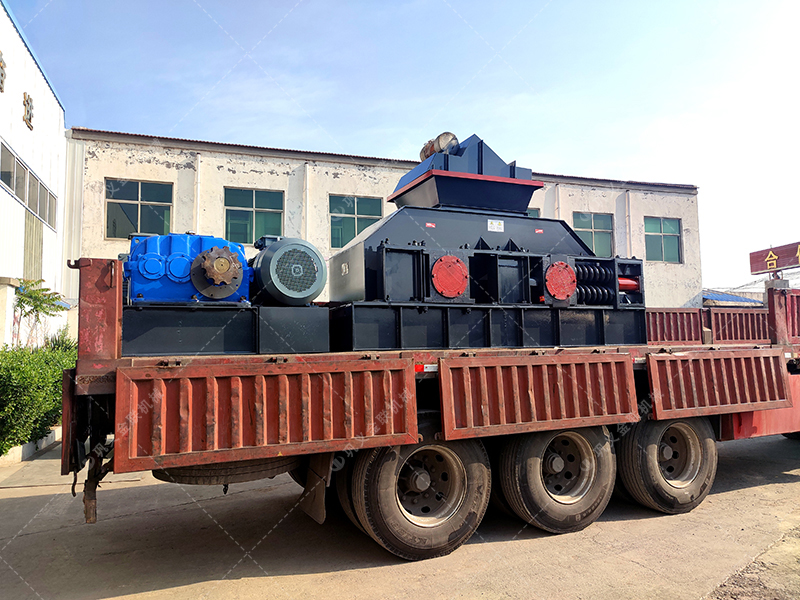 1200x800型半自動(dòng)液壓對輥制砂機(jī)設(shè)備發(fā)貨圖片