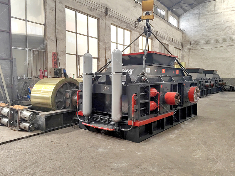 2PG1510大型液壓對輥制砂機(jī)發(fā)貨