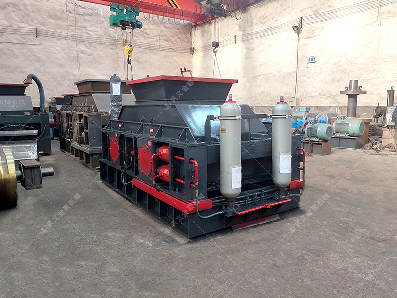 1208大型液壓對輥式制砂機發貨圖片