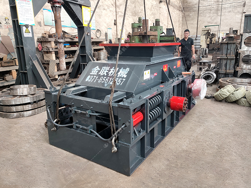 86鵝卵石制砂機生產(chǎn)線設(shè)備發(fā)往廣東