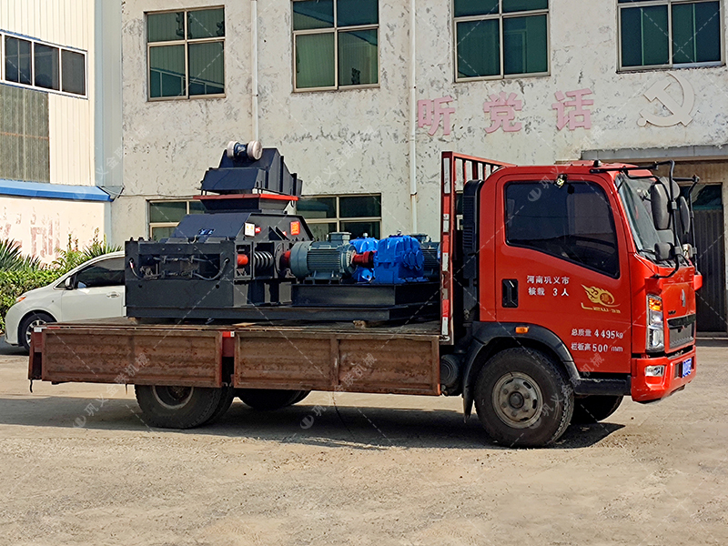 86鵝卵石制砂機生產(chǎn)線設(shè)備發(fā)往廣東