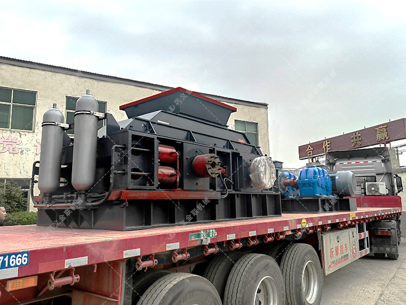 河南液壓對輥制砂機報價，碎石機生產(chǎn)廠家哪里有？