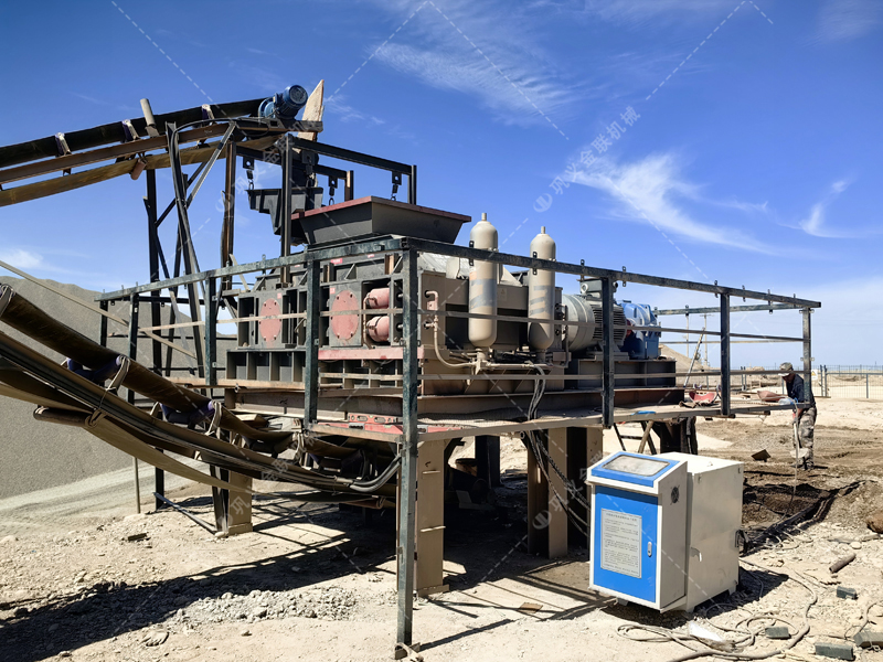 河南液壓對輥制砂機報價，碎石機生產(chǎn)廠家哪里有？